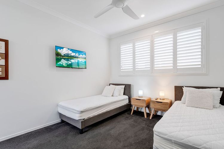 TRANQUIL PALMS – WALK TO BEACH, CAFÉS & COASTAL PATH