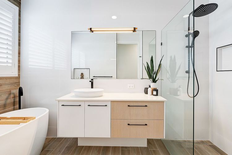 TRANQUIL PALMS – WALK TO BEACH, CAFÉS & COASTAL PATH