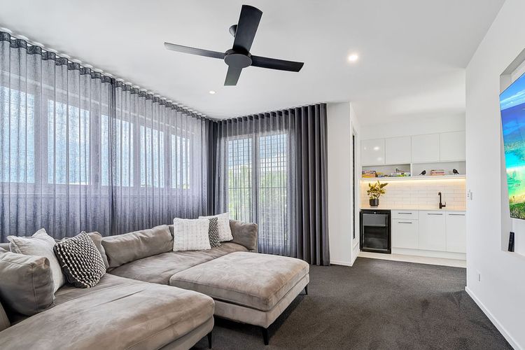 TRANQUIL PALMS – WALK TO BEACH, CAFÉS & COASTAL PATH