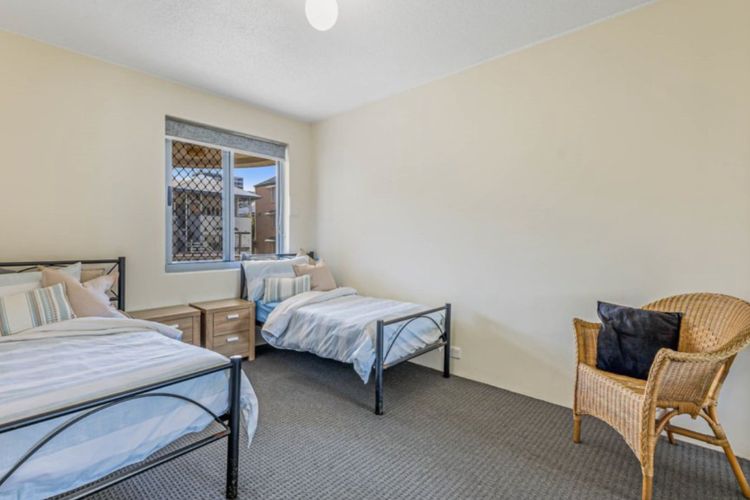 Bedroom 1 - 2 Single Beds