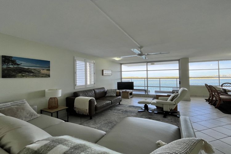 PUMICESTONE CHASE UNIT 9