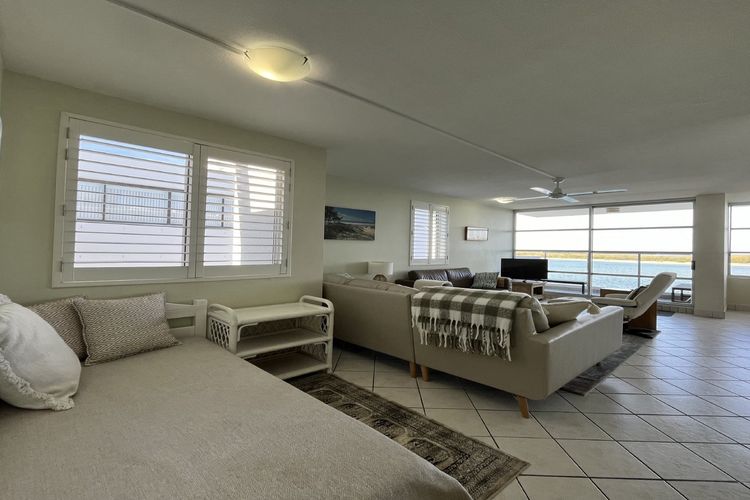 PUMICESTONE CHASE UNIT 9