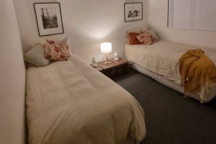 Bedroom - 2 Single Beds