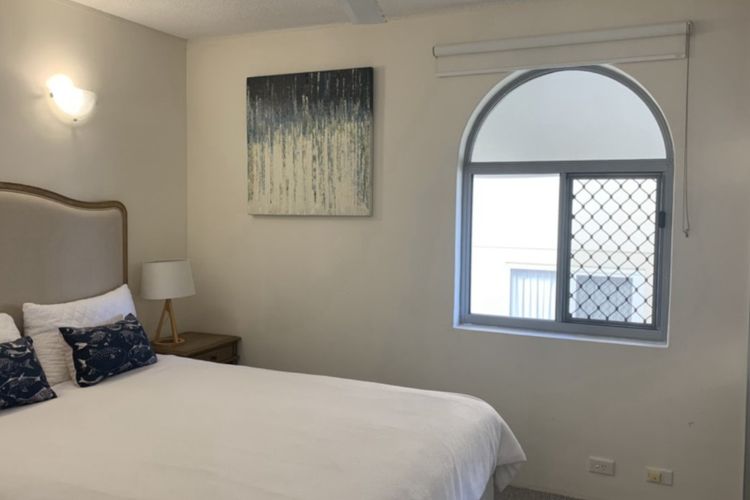 Bed Room - Queen Bed