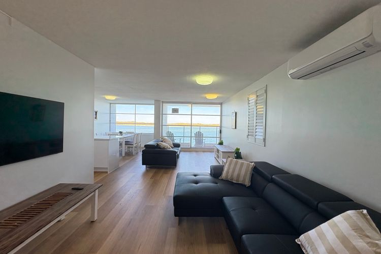 PUMICESTONE CHASE UNIT 8