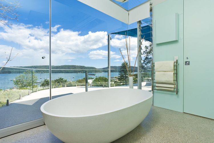 THE GLASS HOUSE