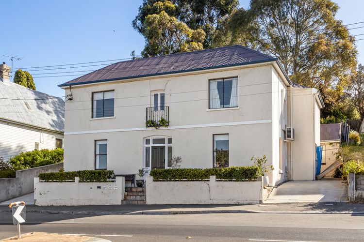 338 on Murray walk to restaurant strip