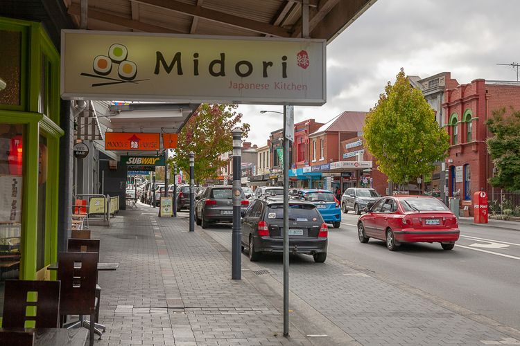 338 on Murray walk to restaurant strip