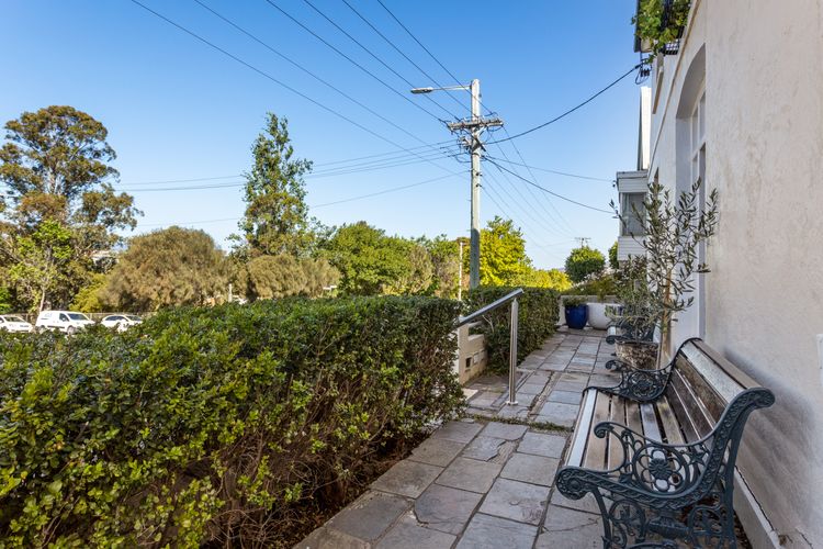 338 on Murray walk to restaurant strip