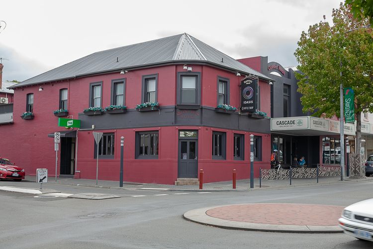 338 on Murray walk to restaurant strip