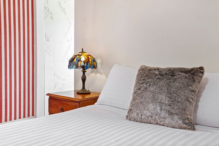 Kallara House walk to restaurant strip