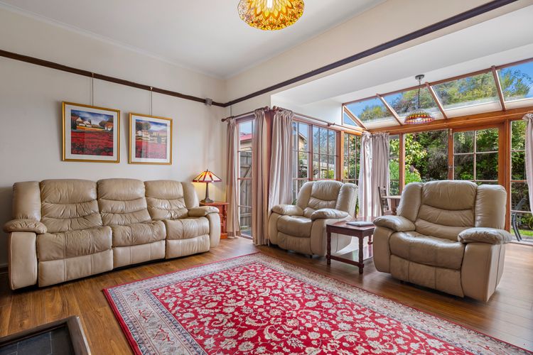 Kallara House walk to restaurant strip