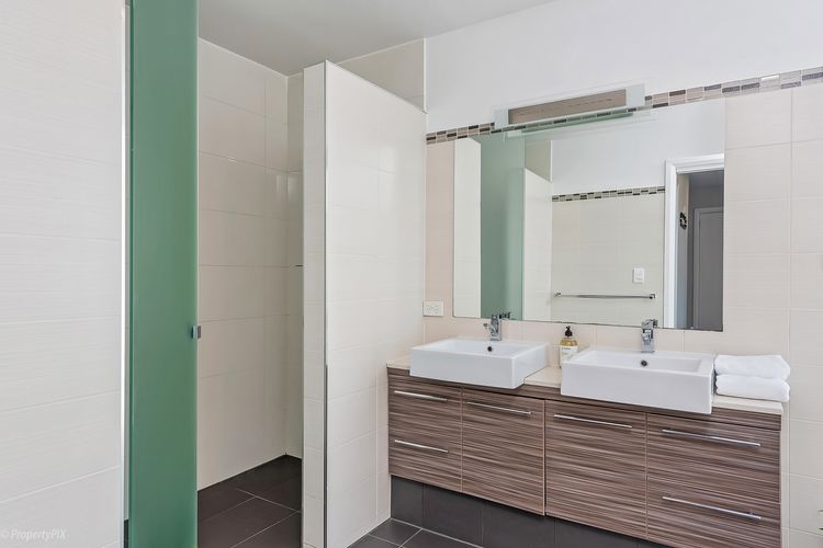 ensuite (bedroom 1 upstairs)
