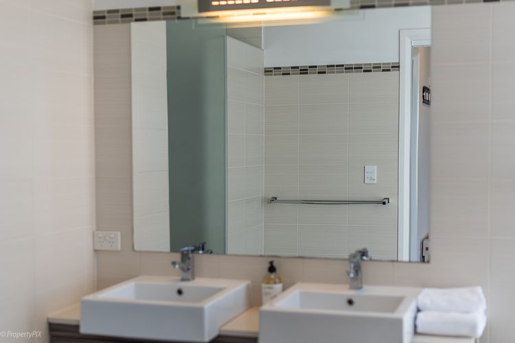 ensuite (bedroom 1 upstairs)