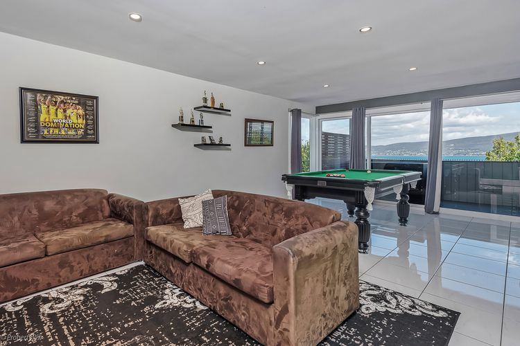 Oceana Escape panoramic views luxury and space