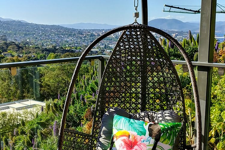 The View 2 bed unit with stunning Hobart outlook