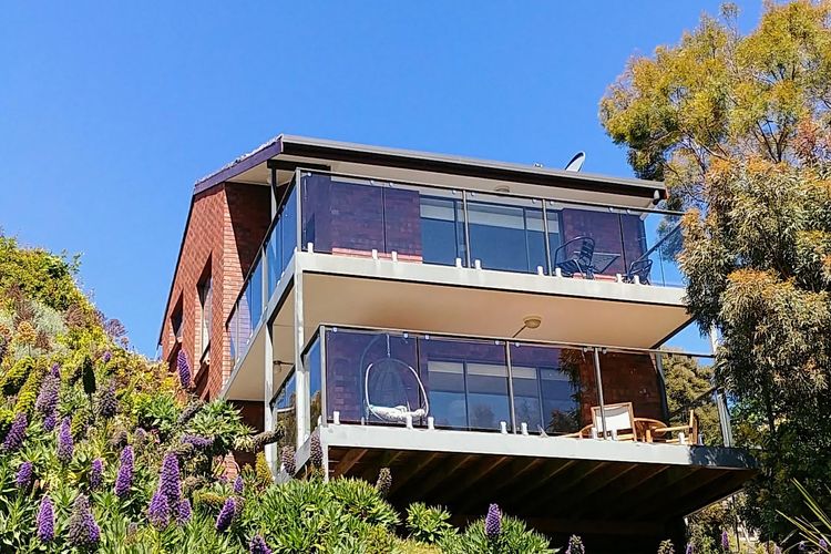 The View 2 bed unit with stunning Hobart outlook