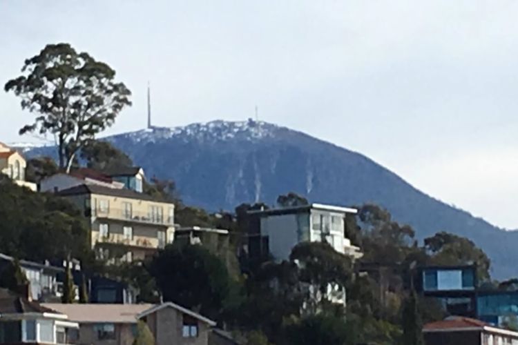 The View 2 bed unit with stunning Hobart outlook
