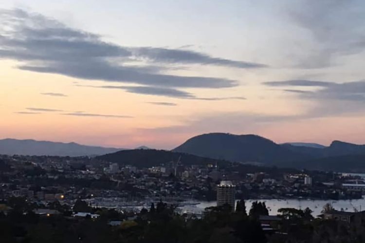 The View 2 bed unit with stunning Hobart outlook
