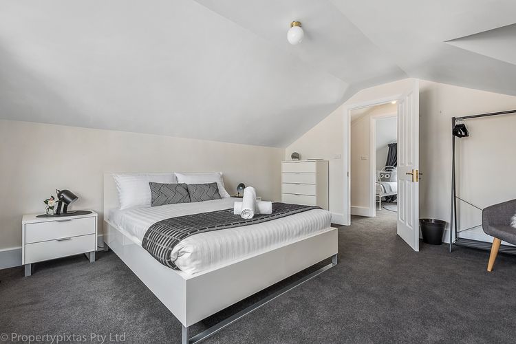 Best on Burnett best location parking sleeps 8