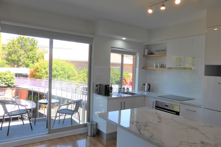 View Street Apartment Car park 650m to shops