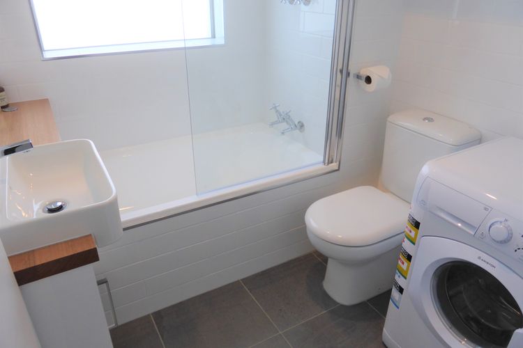 View Street Apartment Car park 650m to shops