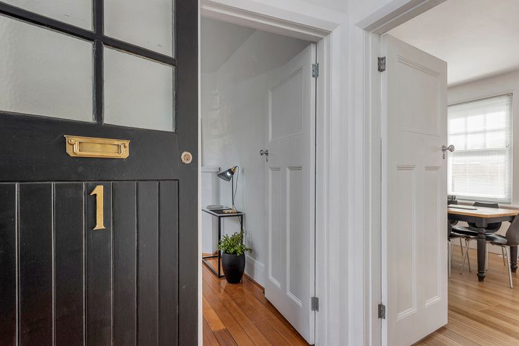 Best on Letitia Central spacious stylish sleeps 6