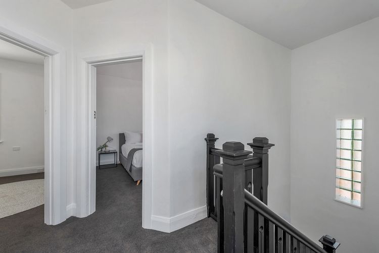 Best on Letitia Central spacious stylish sleeps 6