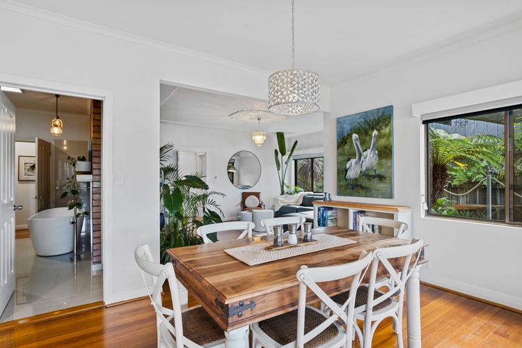 Pelican Place – absolute waterfront overlooking MONA