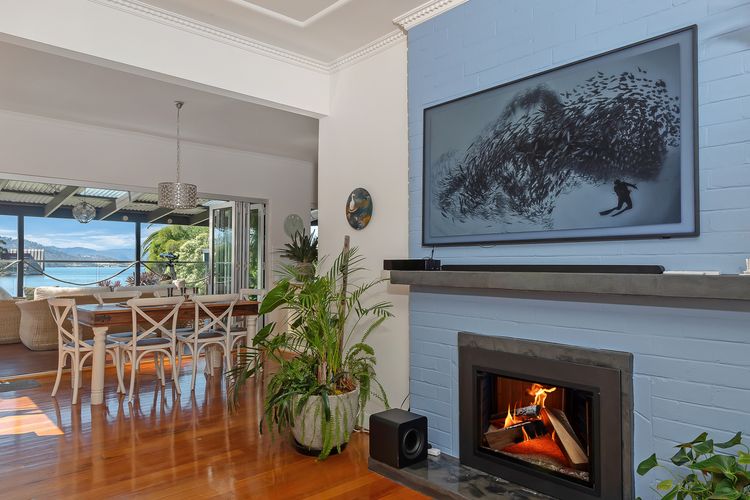 Pelican Place – absolute waterfront overlooking MONA