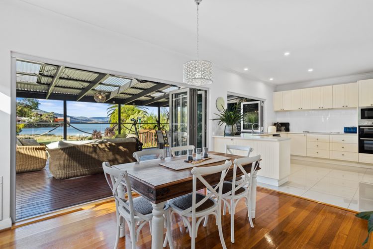 Pelican Place – absolute waterfront overlooking MONA