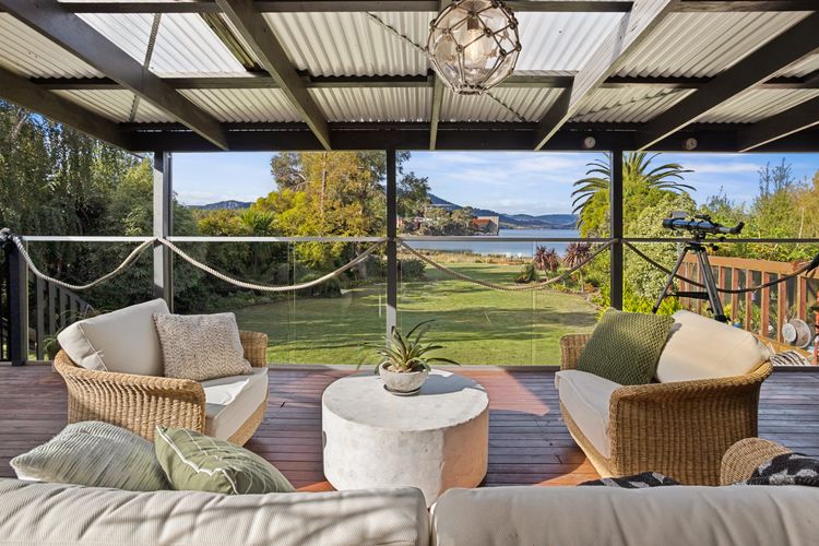 Pelican Place – absolute waterfront overlooking MONA
