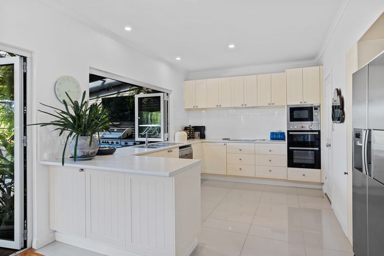 Kitchen includes walk in butlers pantry which includes a laundry with washing machine and clothes dryer