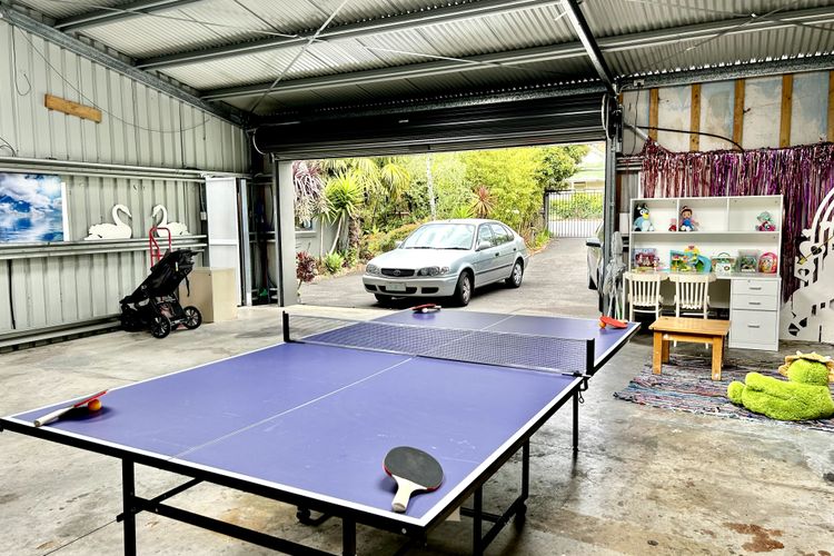 Pelican Place – absolute waterfront overlooking MONA