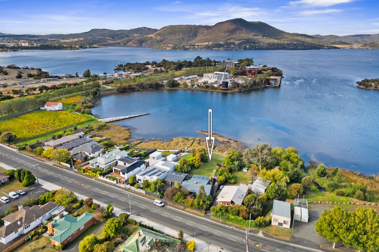 Pelican Place – absolute waterfront overlooking MONA