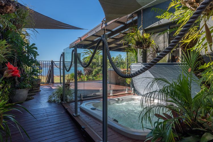 Pelican Place – absolute waterfront overlooking MONA