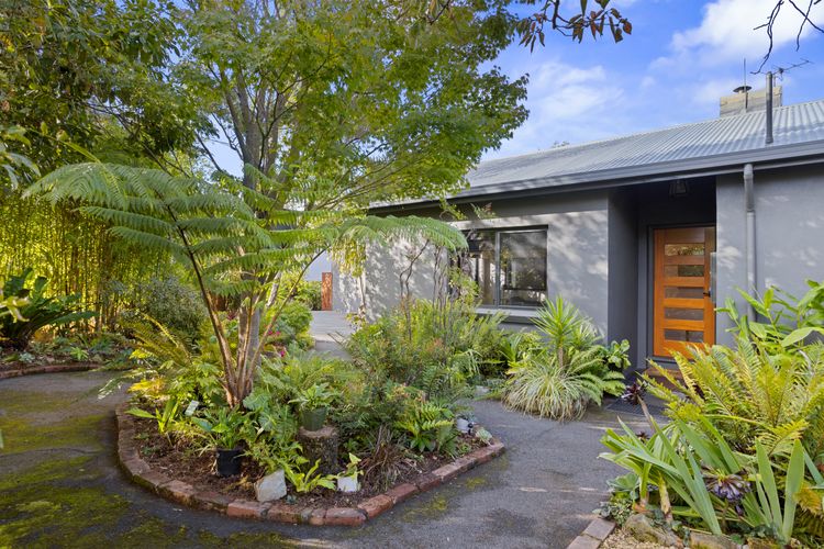 Pelican Place – absolute waterfront overlooking MONA