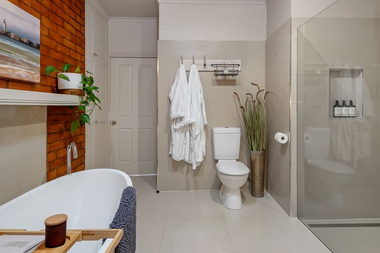 Pelican Place – absolute waterfront overlooking MONA