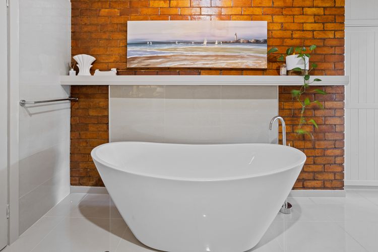 Pelican Place – absolute waterfront overlooking MONA