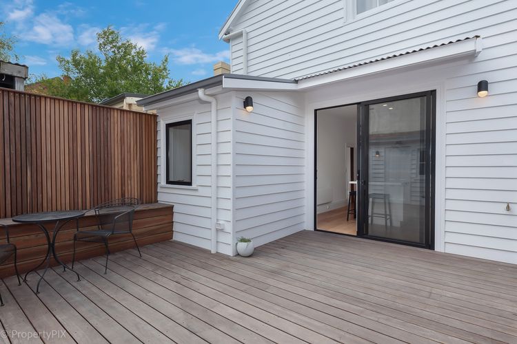 Private courtyard (off kitchen)