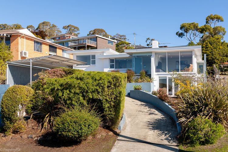 Birngana stylish spacious with stunning views