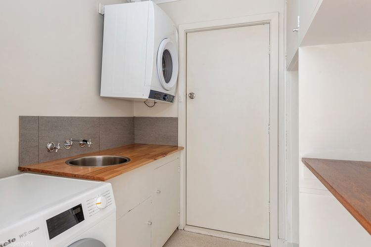 Laundry - upper level