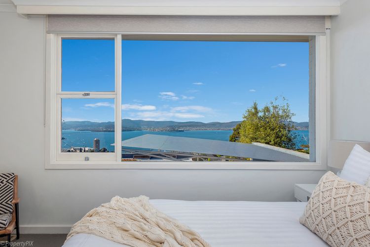 Queen bed 1 - upstairs