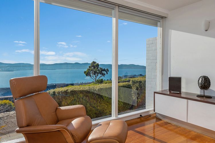 Birngana stylish spacious with stunning views