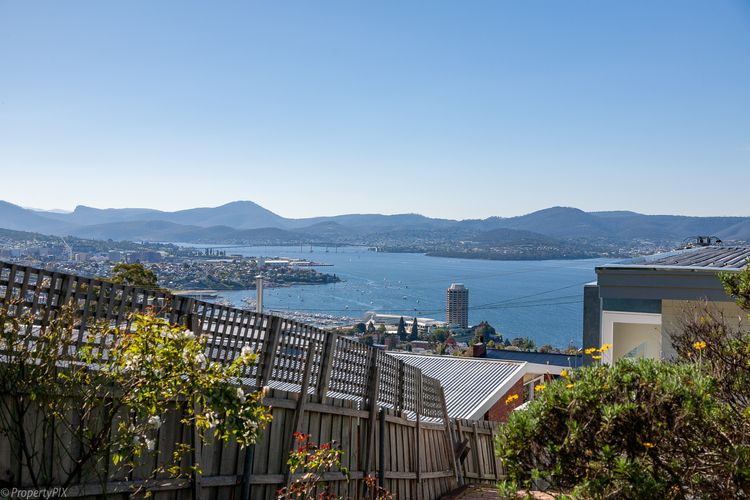 Birngana stylish spacious with stunning views