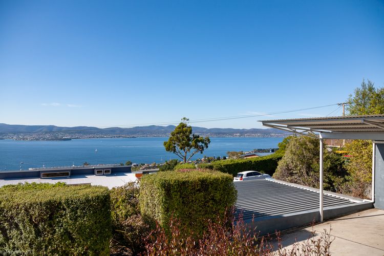 Birngana stylish spacious with stunning views