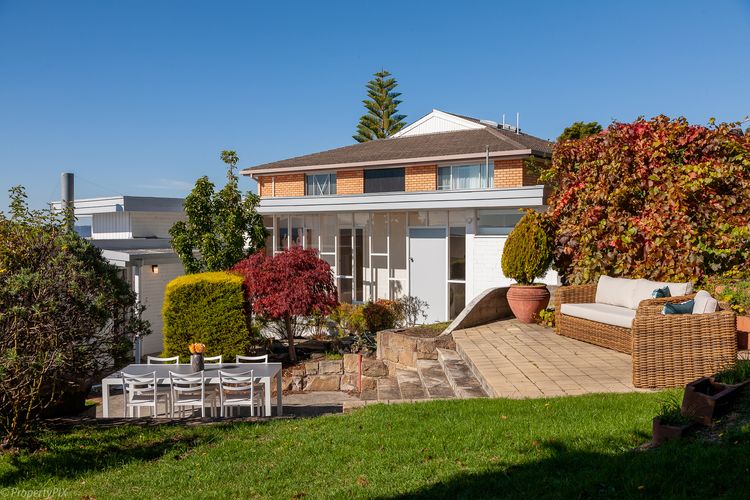 Birngana stylish spacious with stunning views