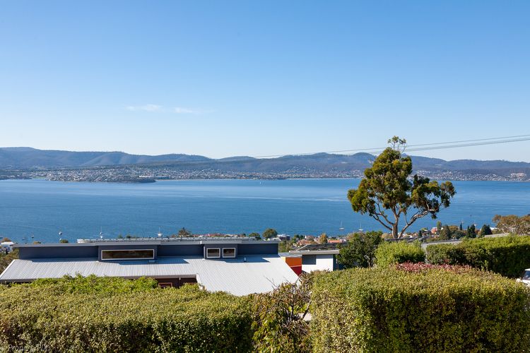 Birngana stylish spacious with stunning views