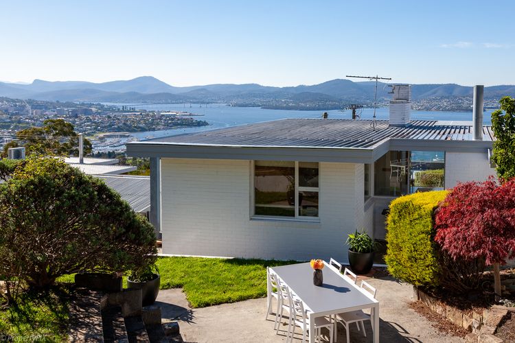 Birngana stylish spacious with stunning views