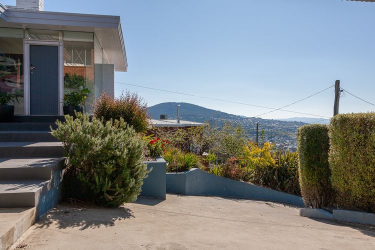 Birngana stylish spacious with stunning views